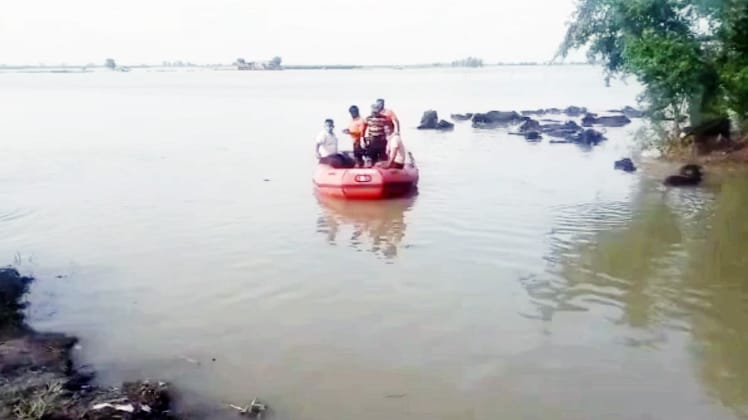 नाव डूबने से 9 लोगों की मौत (Photo Aajtak)