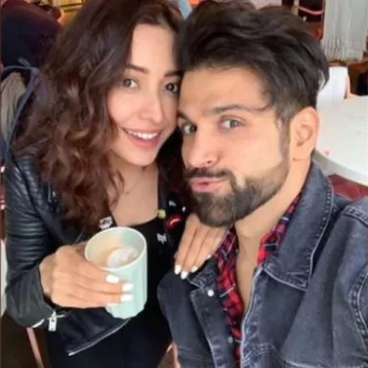 रित्विक धनंजानी और आशा नेगी