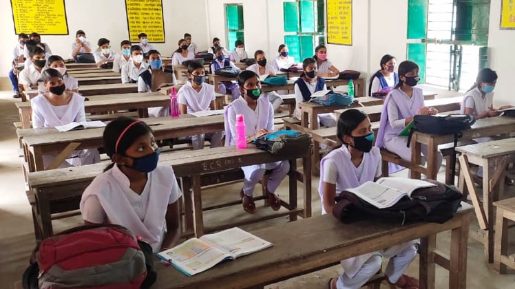 स्कूल खुला तो पढ़ाई करने पहुंचे थे करीब 100 बच्चे (फोटो: Aajtak)