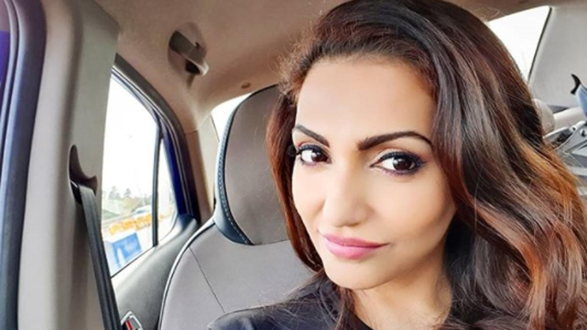 नवीना बोले