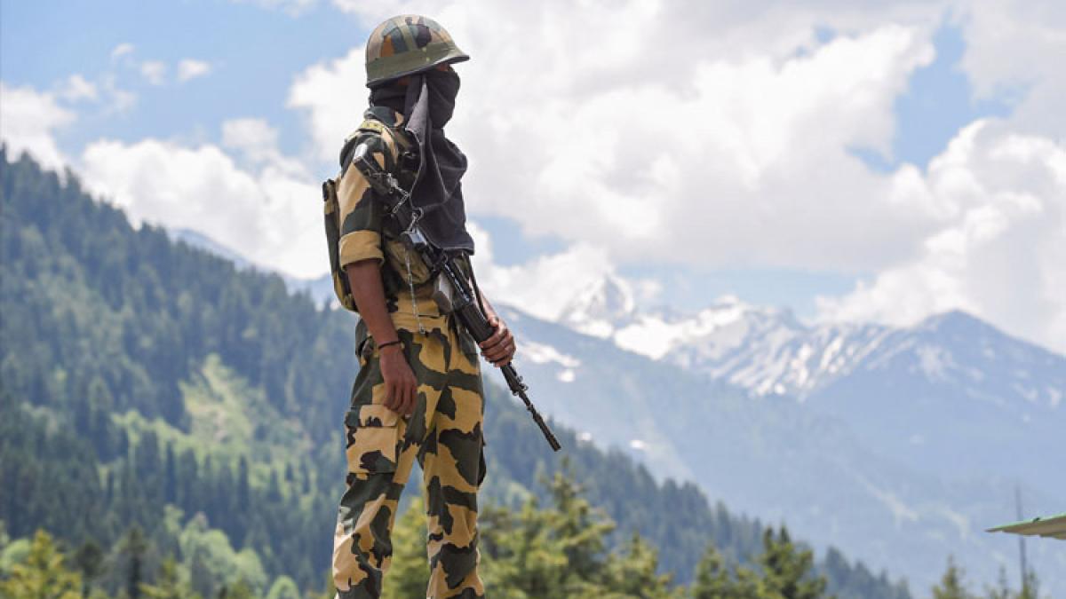 भारतीय सेना का जवान (सांकेतिक तस्वीर- पीटीआई)