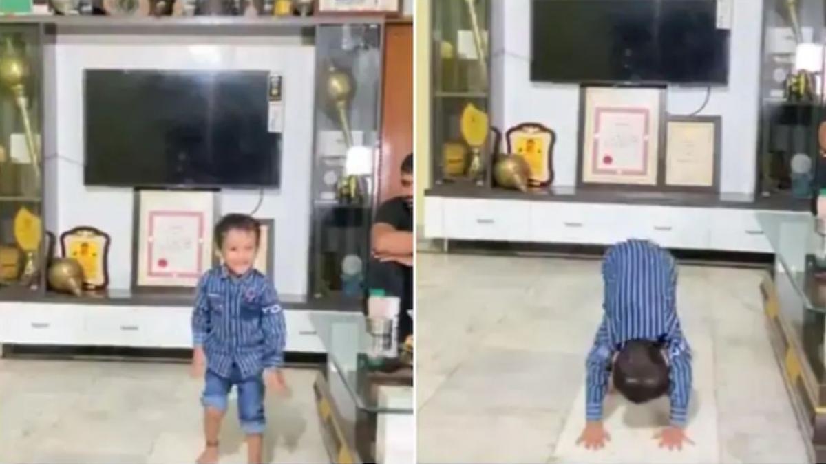 बच्चे ने किया पुशअप्स