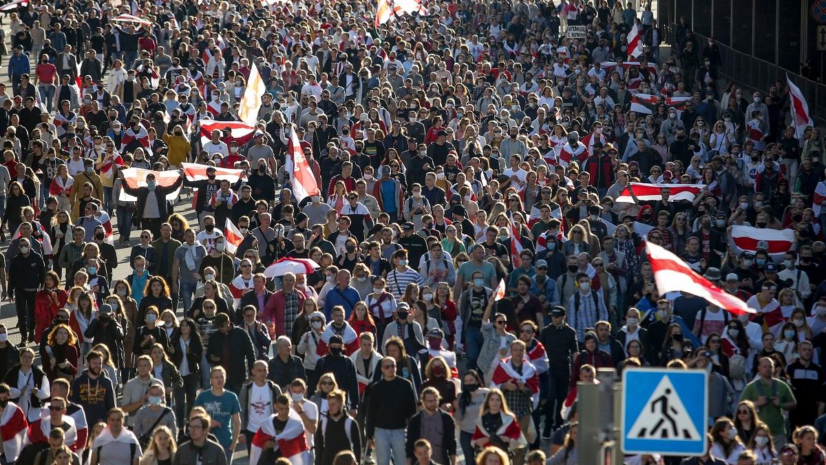 बेलारूस में छह सप्ताह से जारी है प्रदर्शन (Photo: AP)