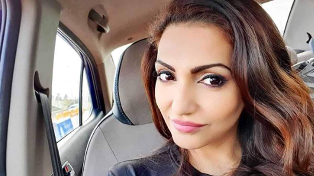 नवीना बोले 