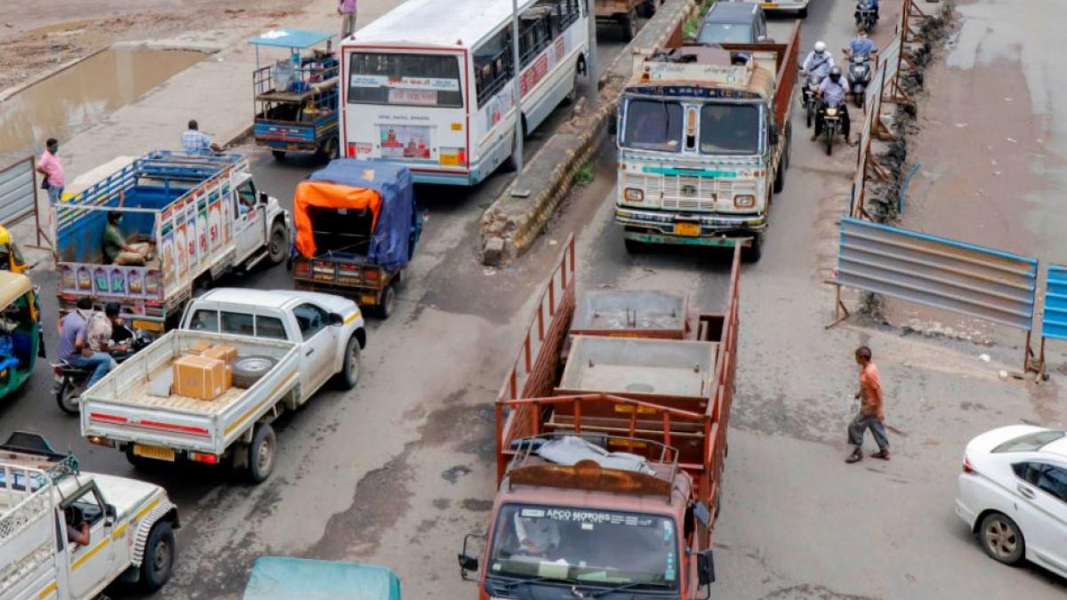 अहमदाबाद में लगे जाम की तस्वीर