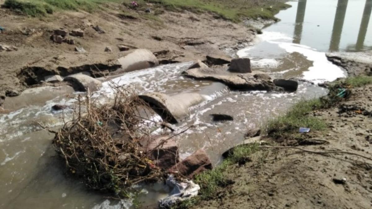 देश की सबसे साफ नदी में शुमार चंबल नदी हो रही मैली, गिर रहा लाखों लीटर गंदा पानी .