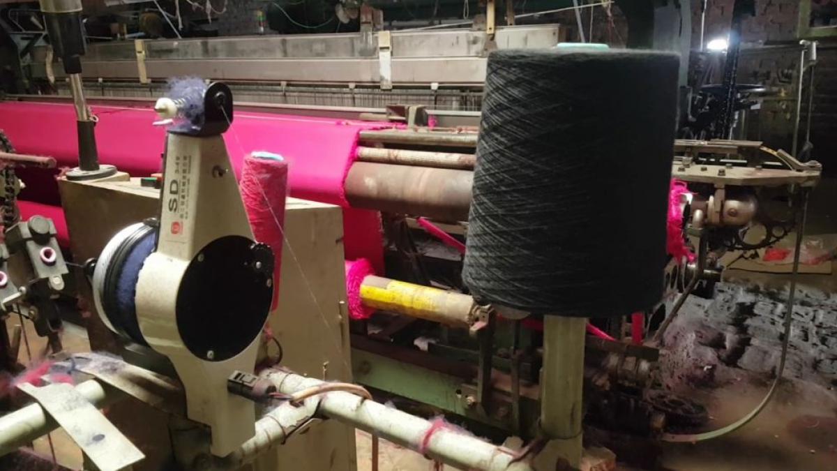 चंदौली में बंद पड़े पावरलूम (फोटो-उदय गुप्ता)