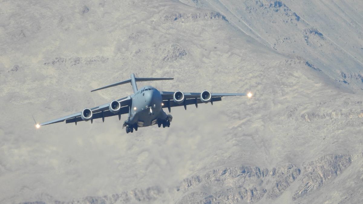 सीमा पर C17 ग्लोबमास्टर पहुंचा रहा है सामान (PTI)