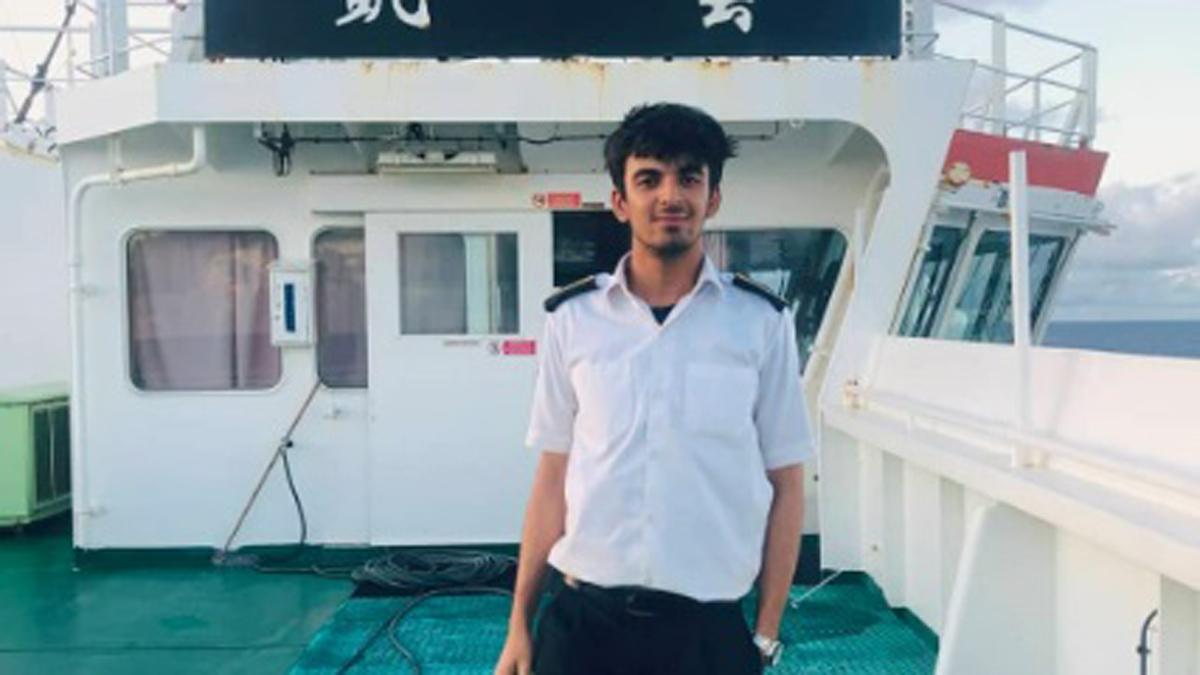 मॉरिशस में मर्चेंट नेवी का कैडेट जहाज से संदिग्ध हालात में लापता, परिवार ने लगाए आरोप.