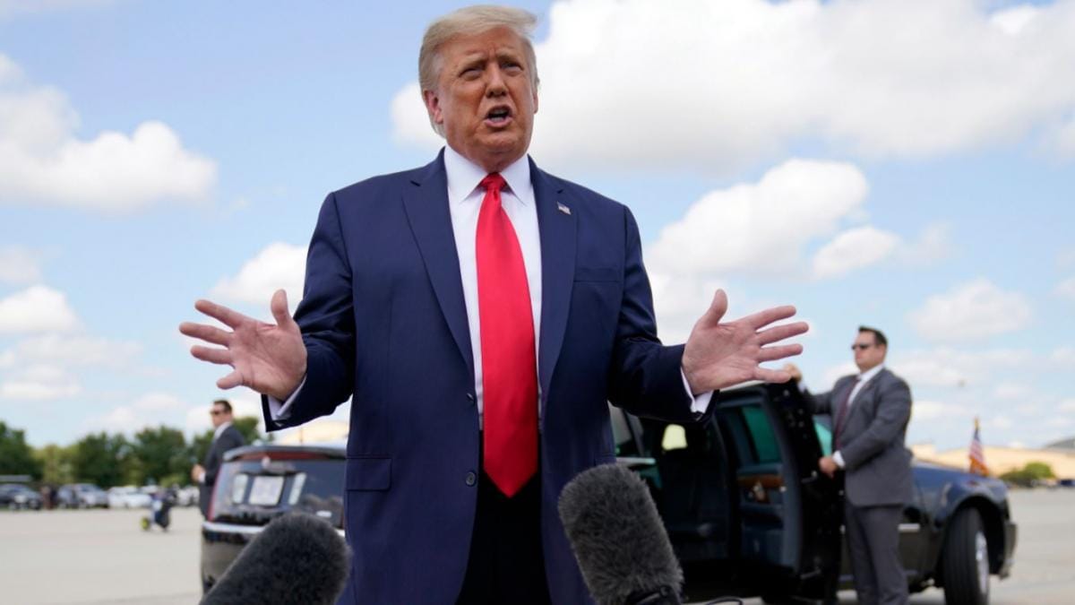 हजारों चीनी छात्रों का वीजा रद्द