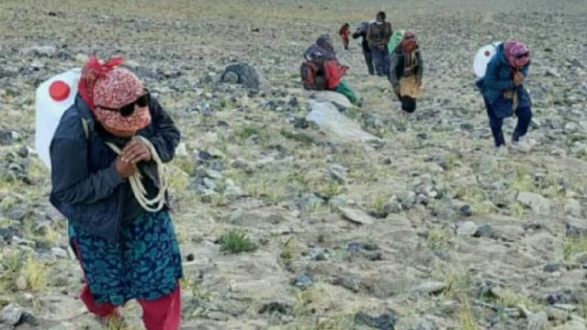 स्थानीय लोगों ने की भारतीय सेना की मदद