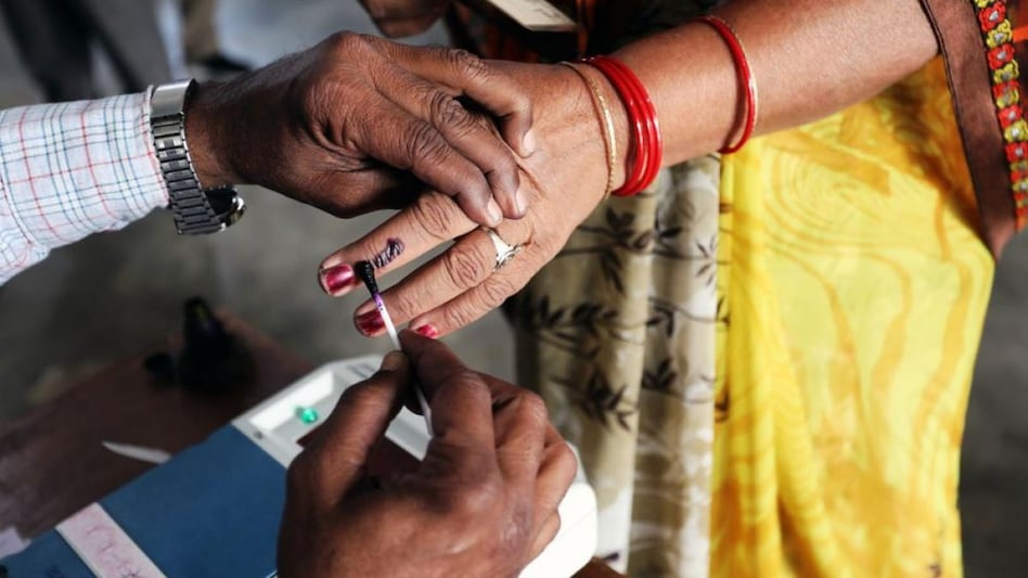 चुनाव आयोग ने किया 56 सीटों पर उपचुनाव की तारीख का ऐलान, इन 7 सीट पर नहीं होगा चुनाव - Election Commission By election date Madhya pradesh Gujarat Odisha Manipur - AajTak