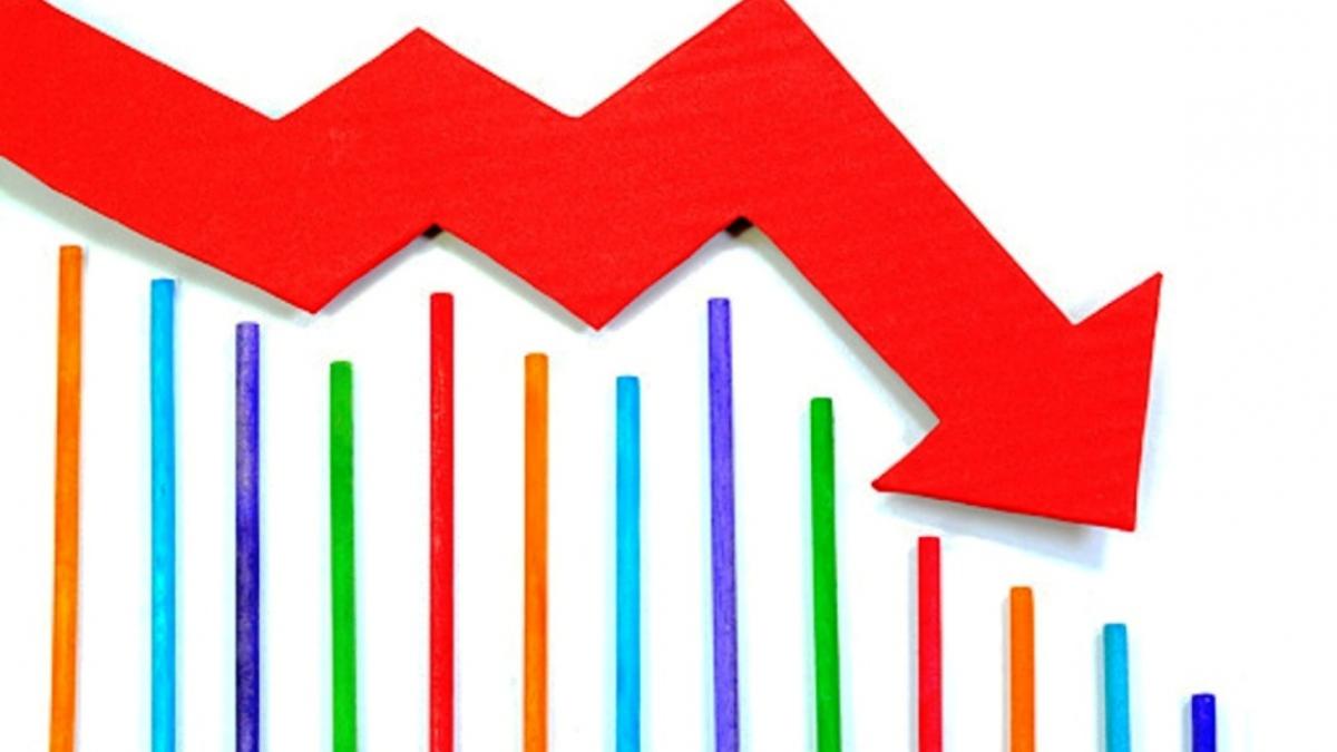 नीचे खिसका भारत