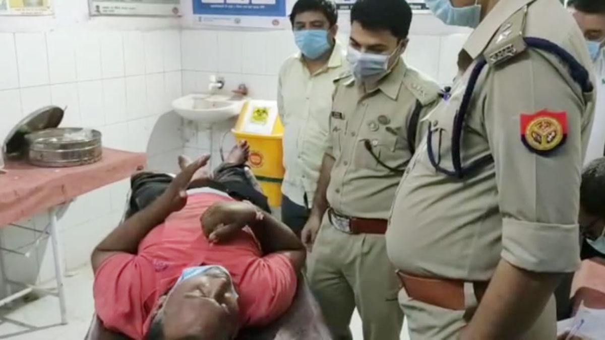 25 हजार का इनामी बदमाश पुलिस की गिरफ्त में (फोटो आजतक)