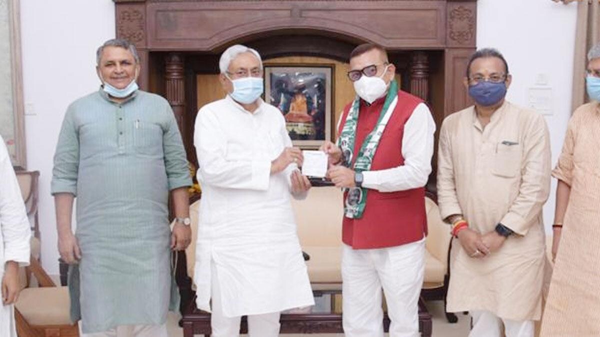 जेडीयू में शामिल हुए गुप्तेश्वर पांडेय जेडीयू में शामिल हुए गुप्तेश्वर पांडेय