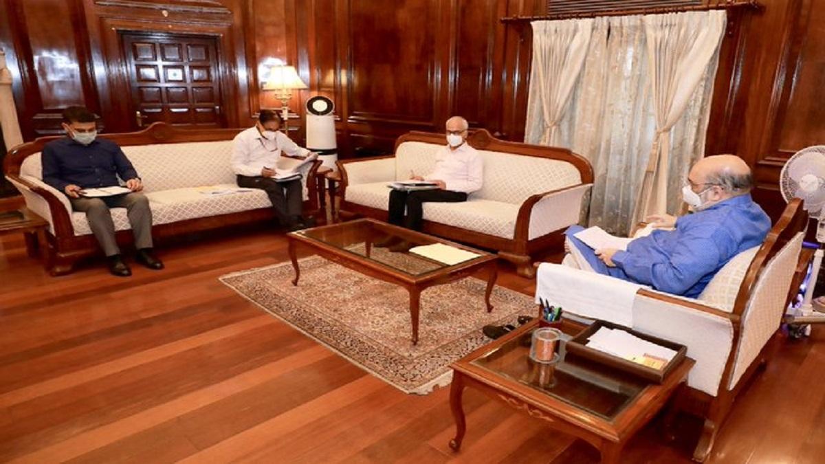 नॉर्थ ब्लॉक स्थित कार्यालय में हुई बैठक