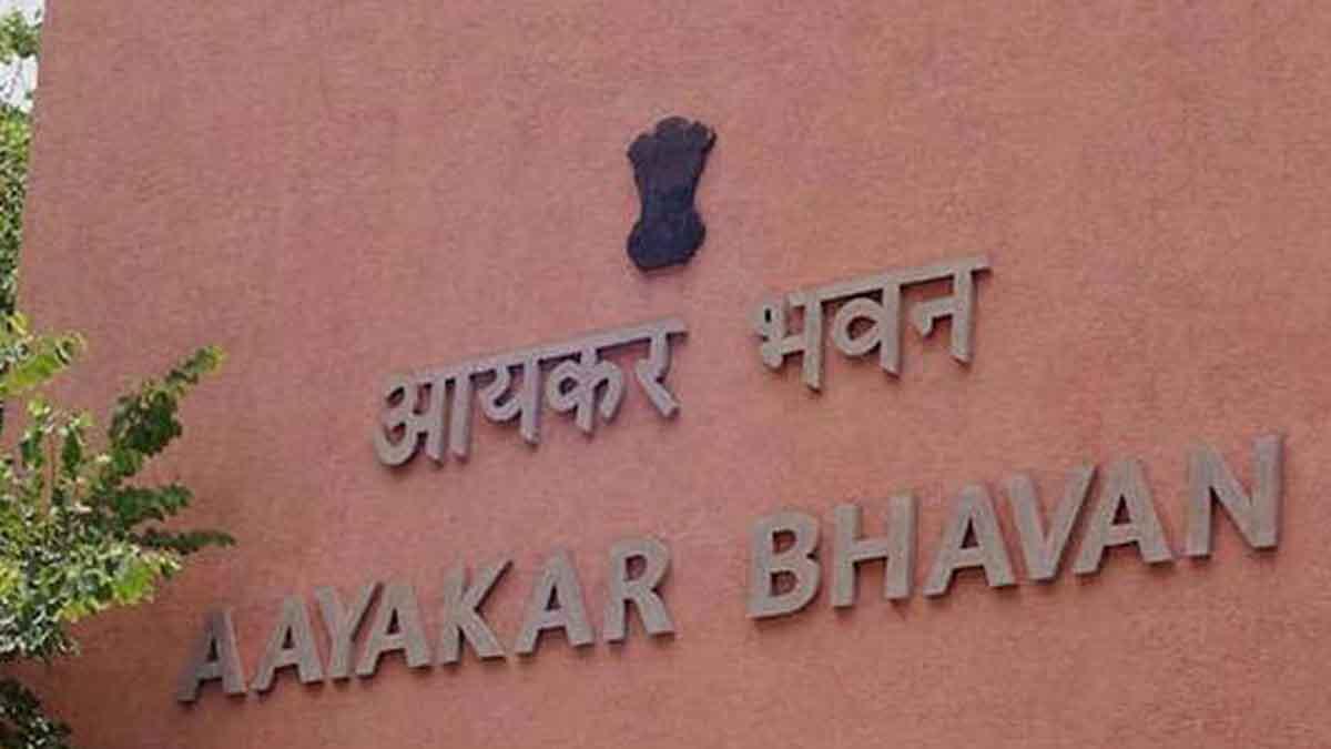 होटल मालिक के यहां छापेमारी 