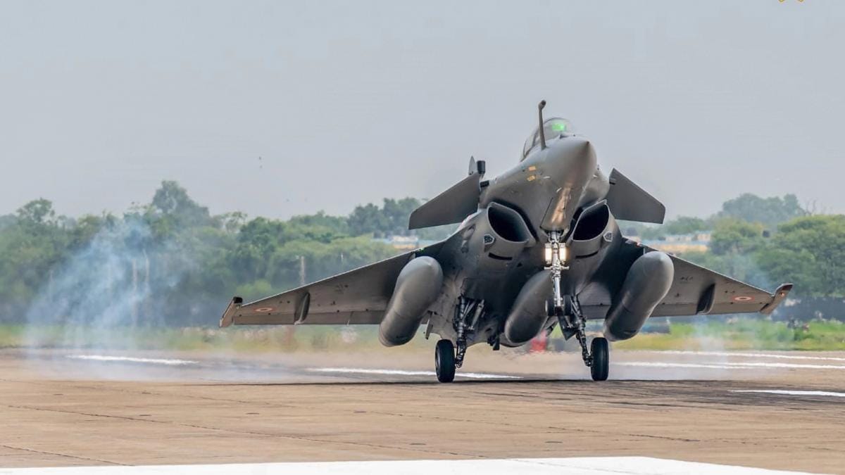 राफेल की वो 10 खासियत जो हवा में इसकी फाइटिंग पावर को बनाती हैं बेजोड़ - Rafale fighter jet india air force china border 10 big points - AajTak