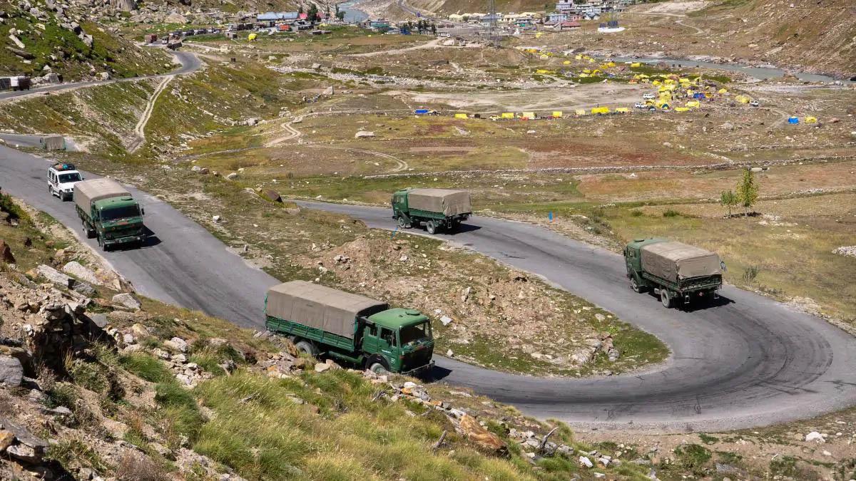 भारत और चीन सीमा पर तनाव की स्थिति बरकरार (फोटो: PTI)