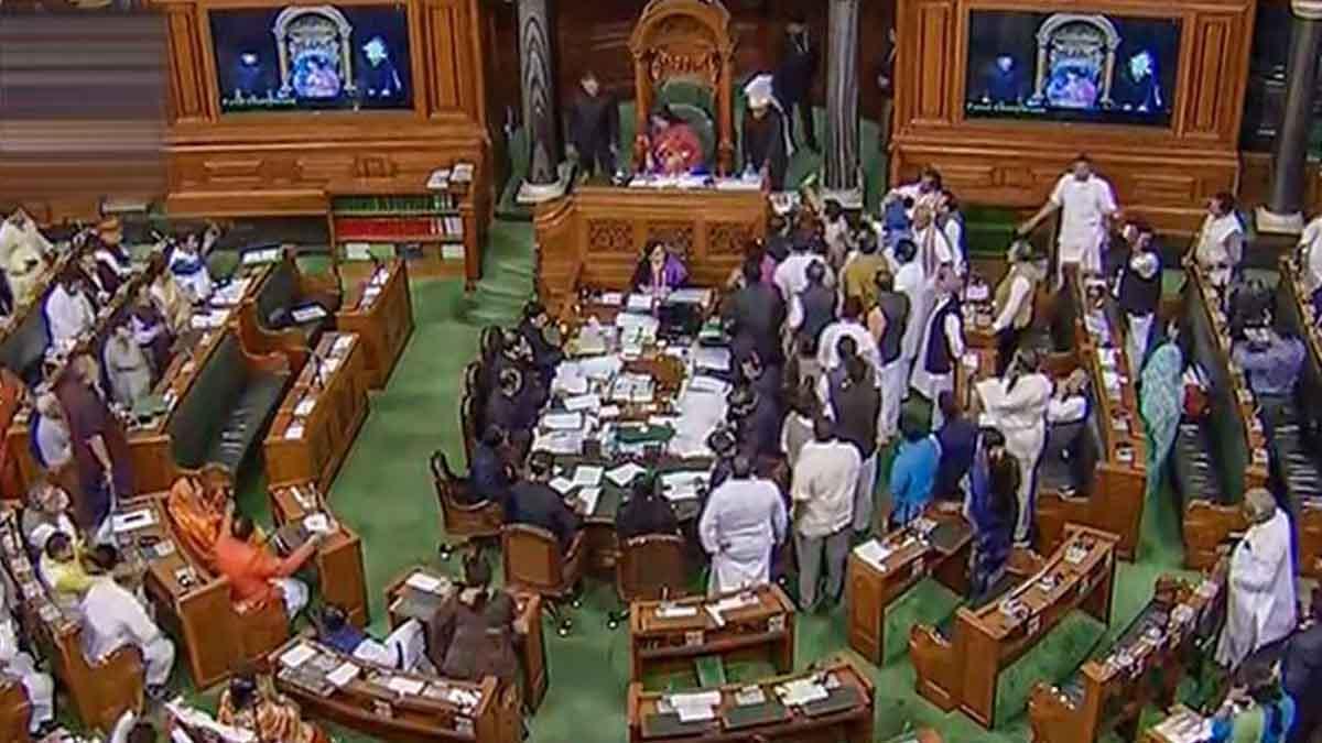 सांसदों की सैलरी में होगी 30 फीसदी की कटौती (फाइल फोटो)