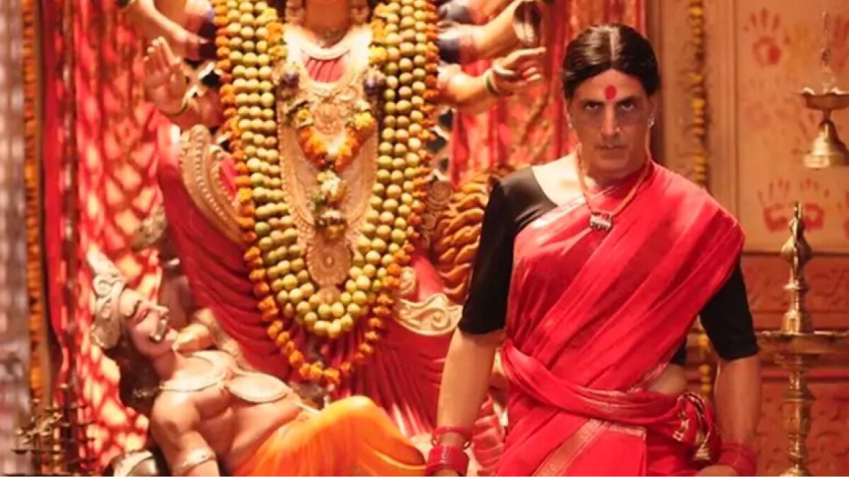 लक्ष्मी बॉम्ब का पोस्टर