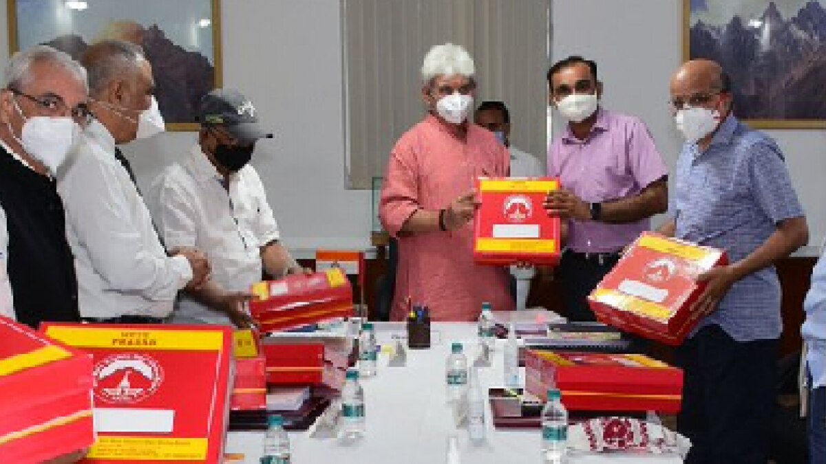 पूजा प्रसाद की होम डिलिवरी