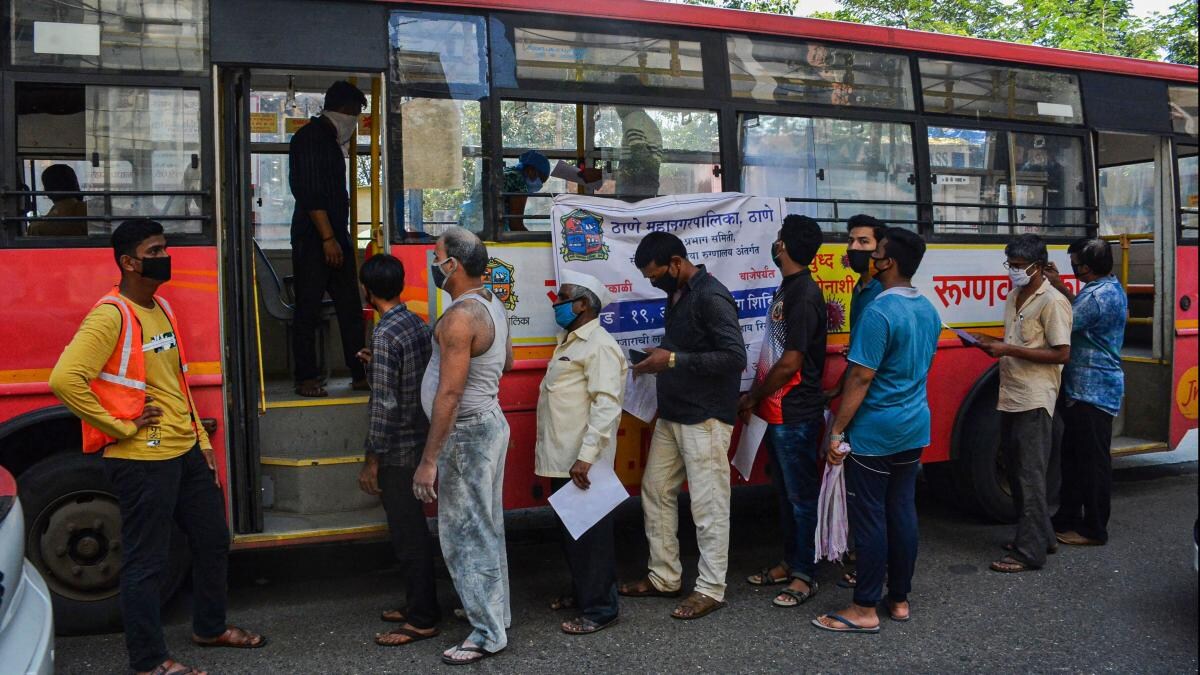 प्रवासी मजदूरों को लेकर हुआ सवाल (पीटीआई)