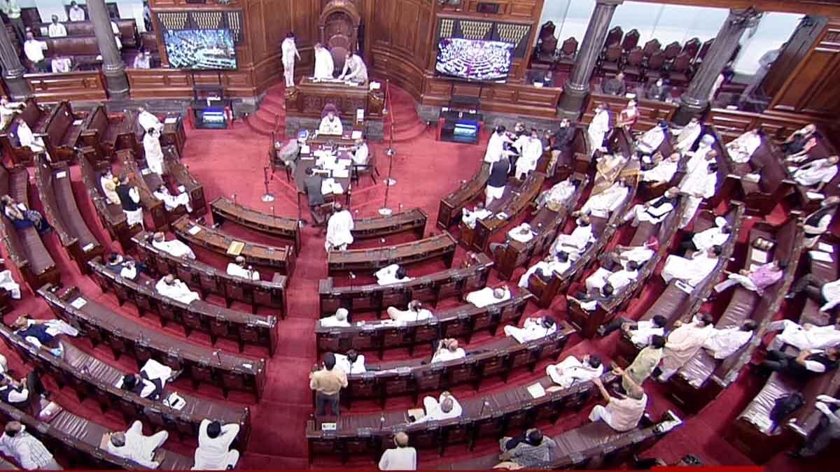 निलंबित सांसद सदन से बाहर नहीं जाने पर अड़े