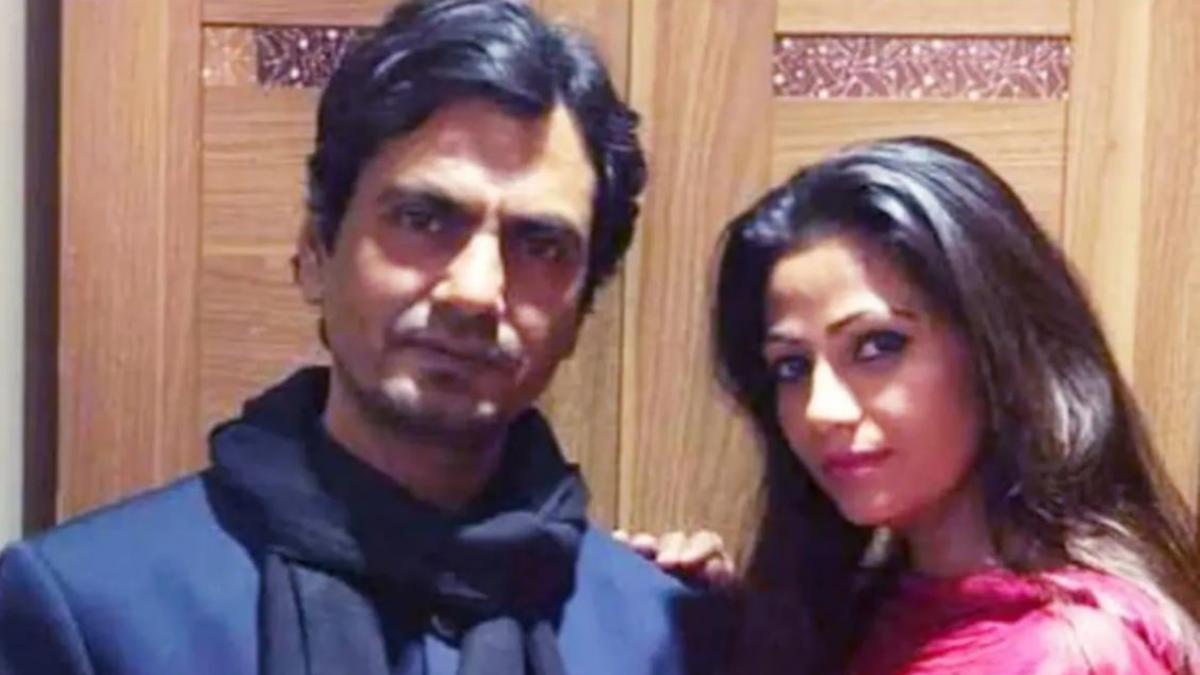 पत्नी संग नवाजुद्दीन सिद्दीकी 