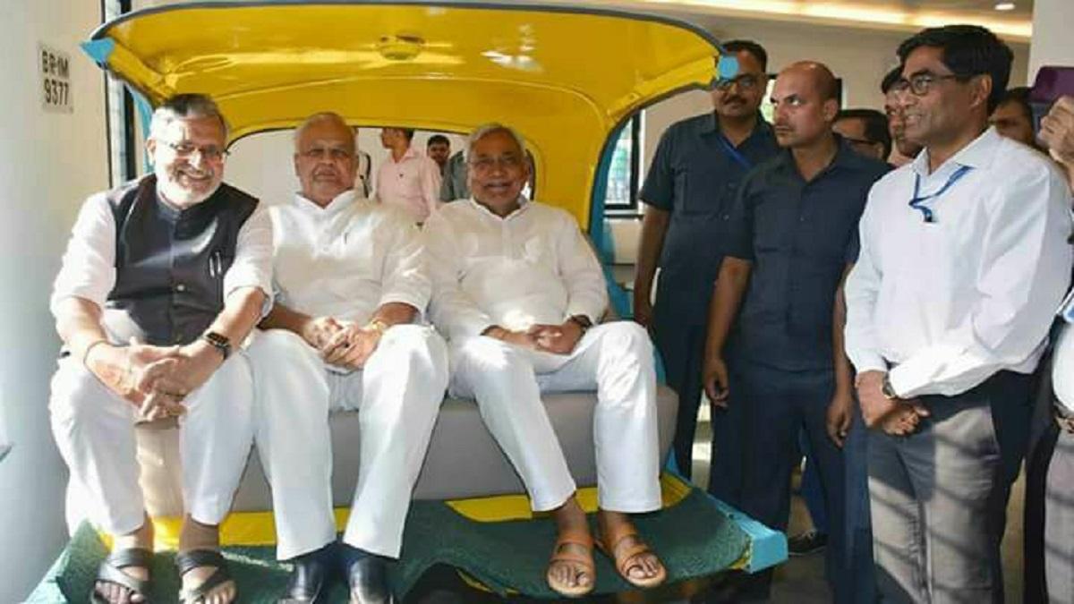 नीतीश कुमार के साथ मंत्री बिजेंद्र प्रसाद और सुशील मोदी (फाइल फोटो)