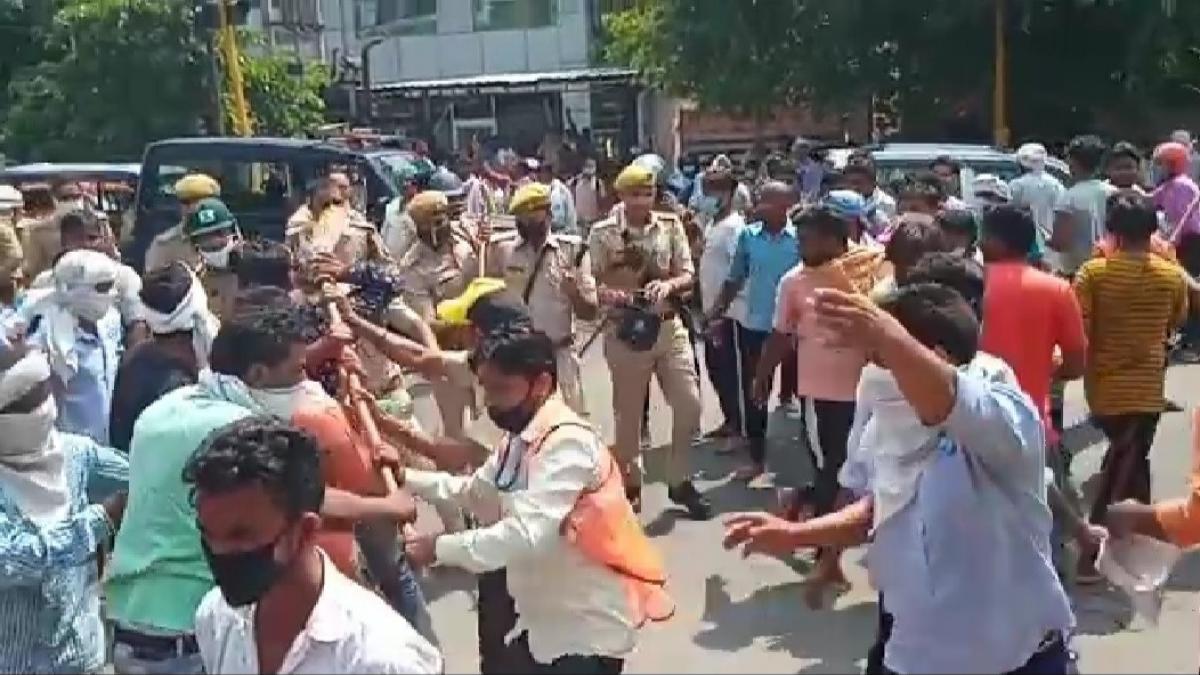 सफाईकर्मियों ने किया प्रदर्शन