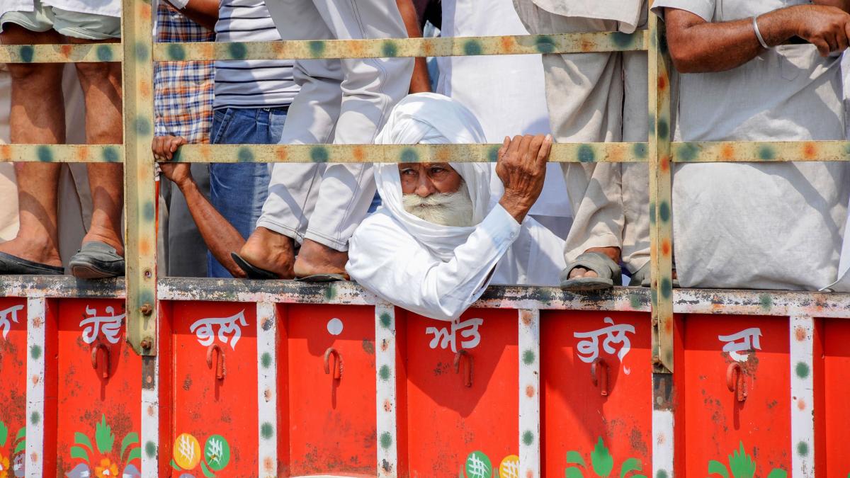 देश के अलग-अलग हिस्सों में किसानों का प्रदर्शन (PTI)