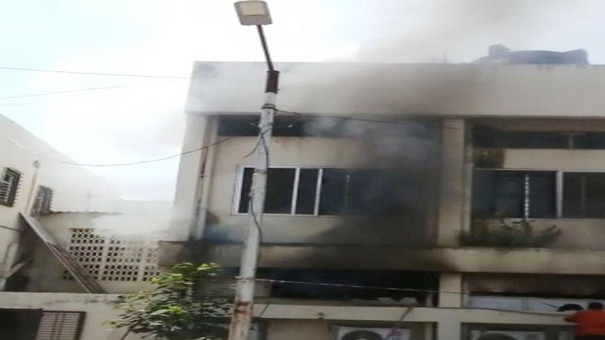 अस्पताल में लगी आग (फोटो- एएनआई)