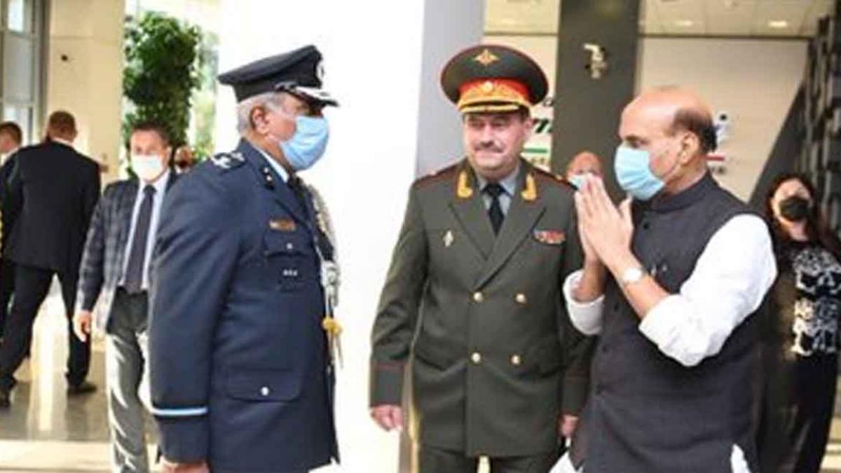 मॉस्को पहुंचे रक्षा मंत्री राजनाथ सिंह