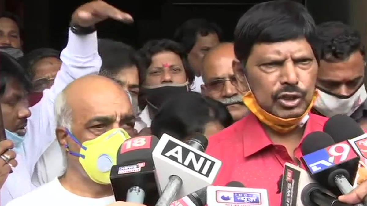 मदन शर्मा से मिले केंद्रीय मंत्री रामदास आठवले (फोटो-ANI) 