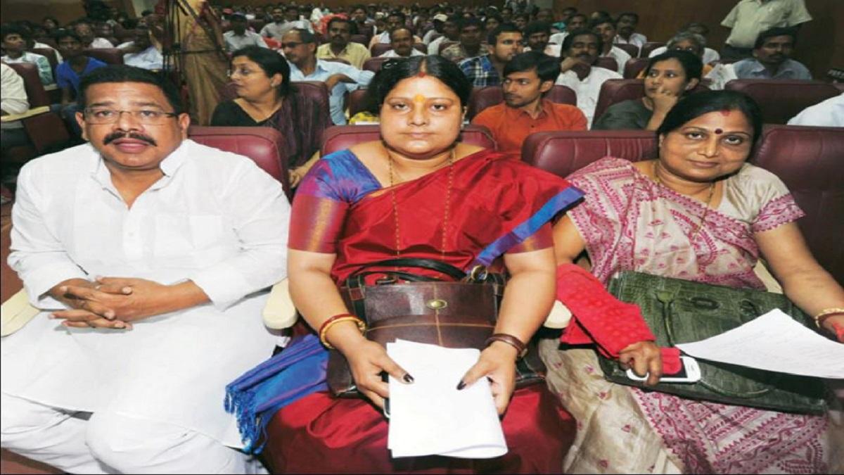 अपनी दोनों पत्नी के साथ रणवीर यादव