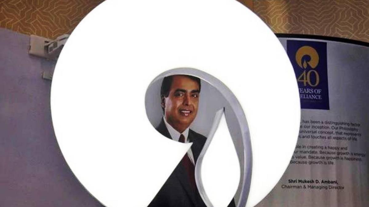  रिलायंस में लगातार बढ़त 