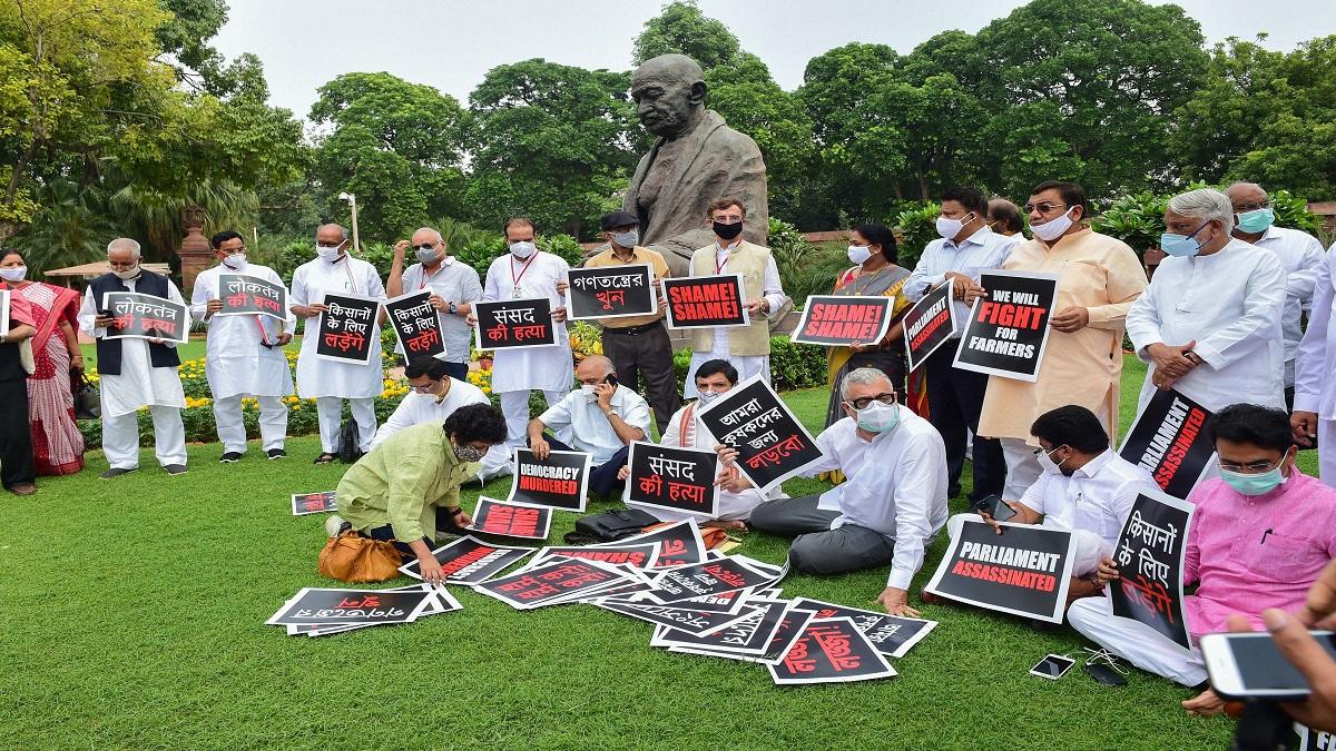 कृषि बिल को लेकर मोदी सरकार पर लगातार सवाल उठ रहे हैं (फाइल फोटो-पीटीआई)