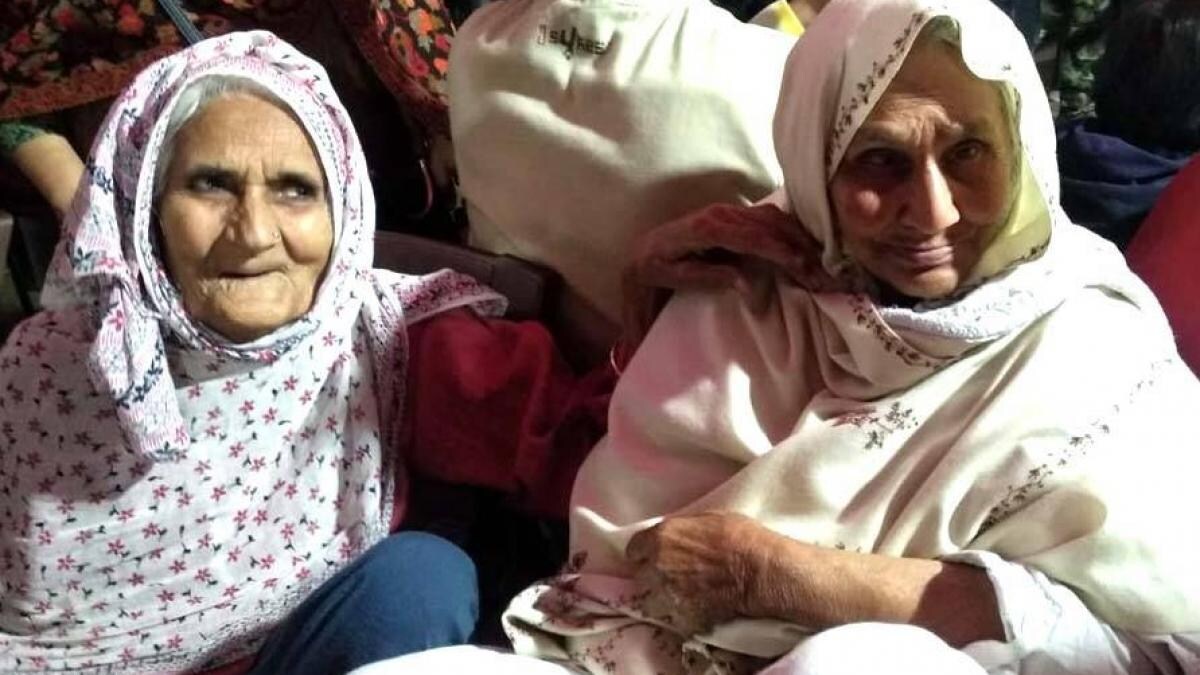 दबंग दादी के नाम से जानी गई थीं प्रदर्शनकारी बिल्किस (बाएं) दबंग दादी के नाम से जानी गई थीं प्रदर्शनकारी बिल्किस (बाएं)