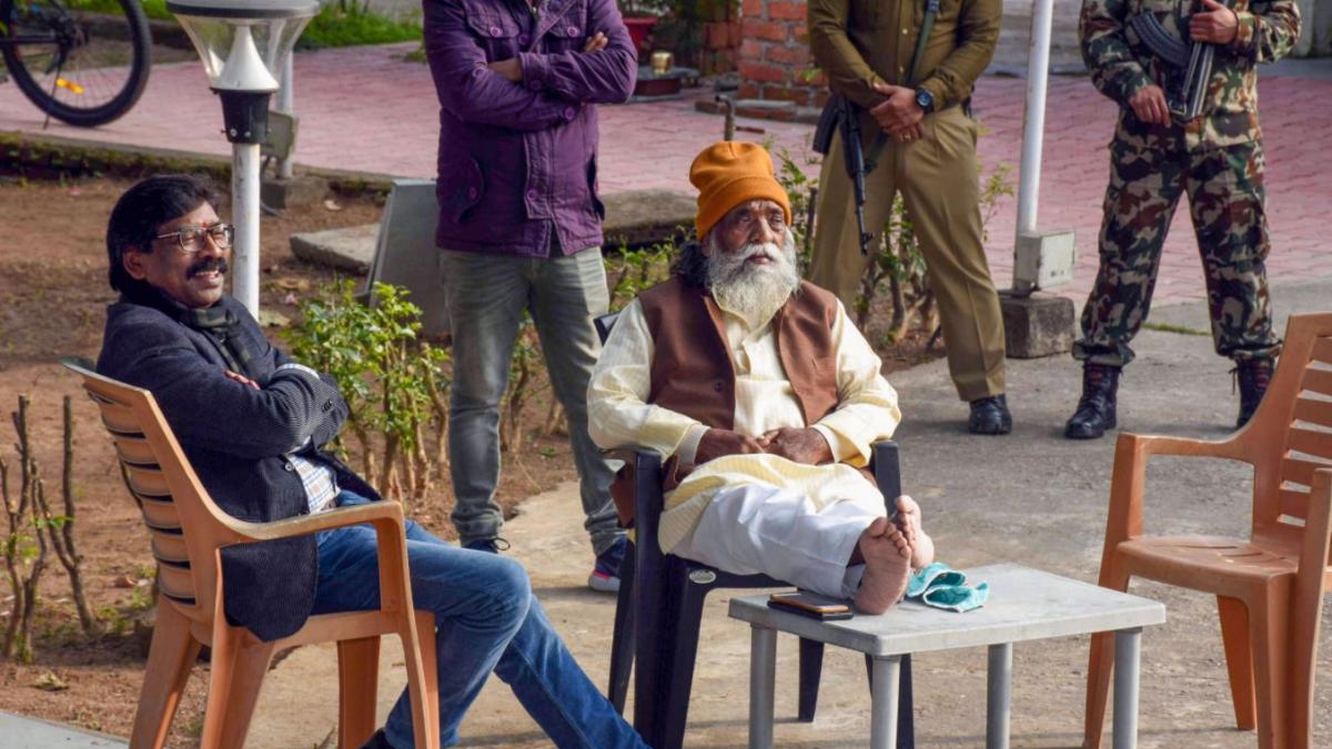 आज के दौर के नेताओं से अलग हैं शिबू सोरेन (फाइल फोटो)