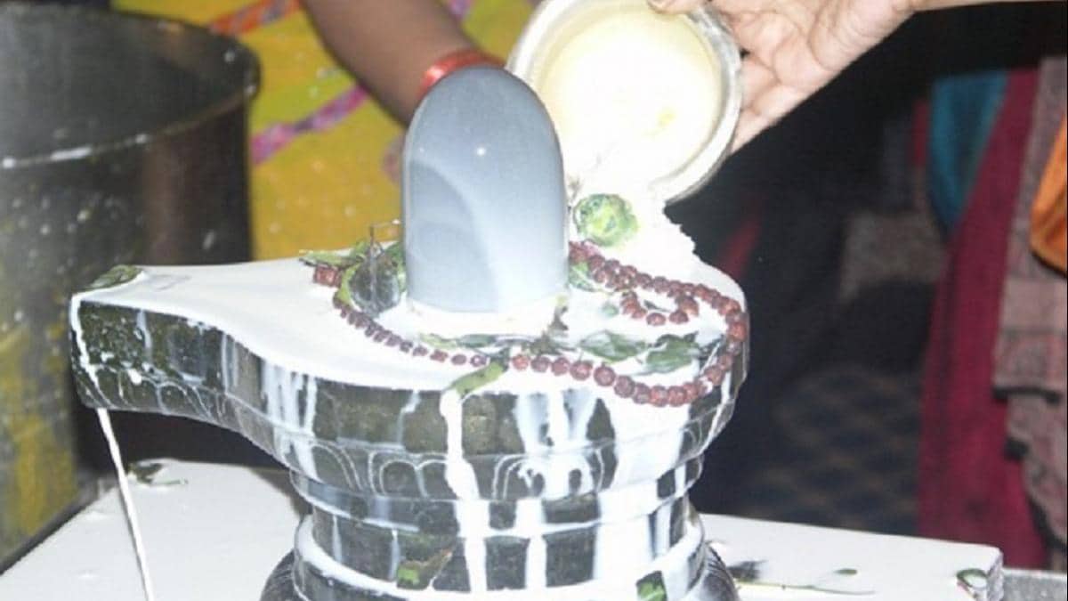 - Why people offer milk to lord shiva or shivling tlifd - AajTak