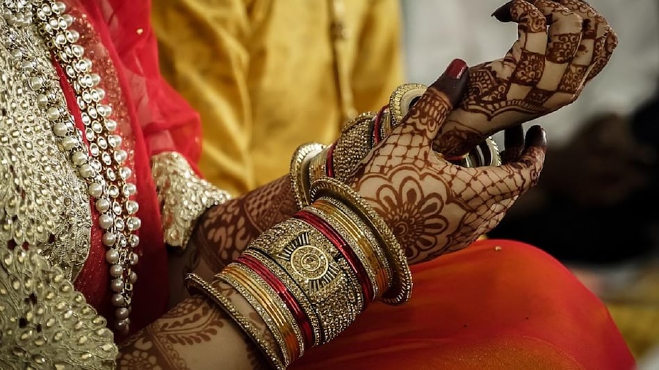 पत्नी को हमेशा पति के इस तरफ ही क्यों सोना चाहिए?, जानें पति की यमराज से...- Why should the wife always sleep on this side of the husband? Learn from husband's Yamraj.