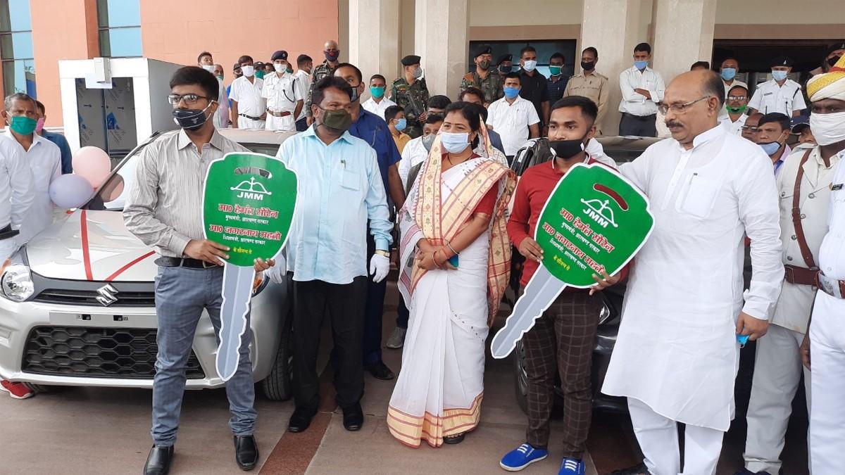  Jharkhand Education Minister gifted a alto car to the topper