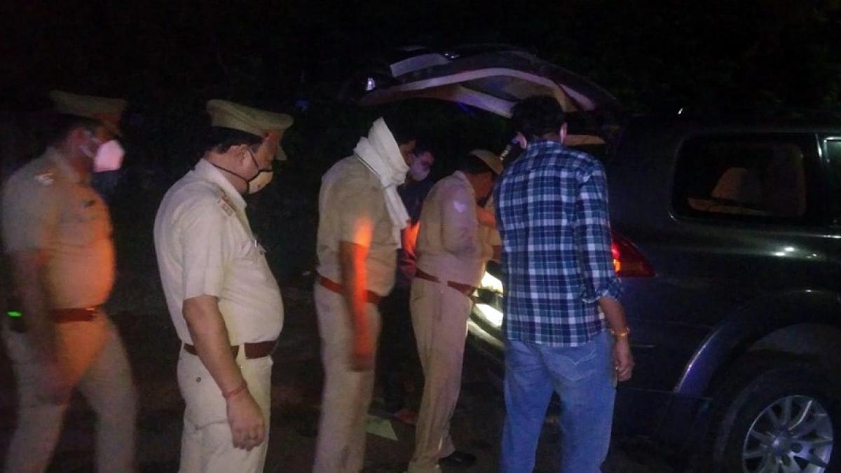 क्विक रेस्पॉन्स के तहत गाड़ियों की चेकिंग करती गाजियाबाद पुलिस (फोटो आजतक)