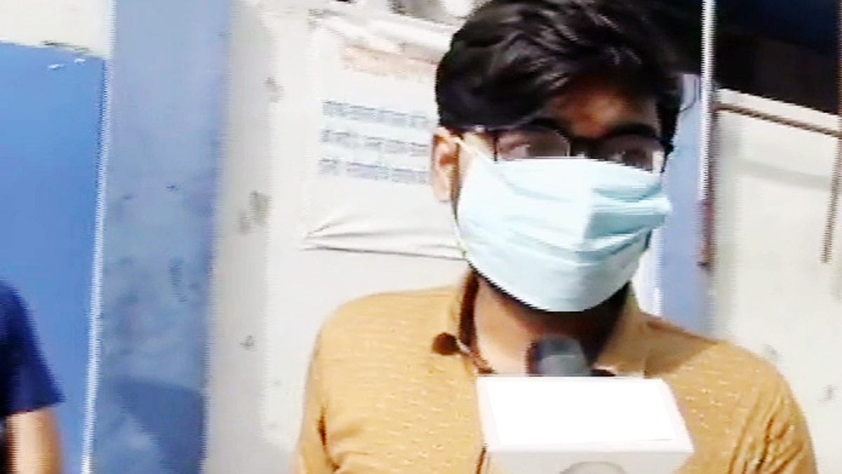 JEE परीक्षा में शामिल होते छात्र (फोटो-ANI)