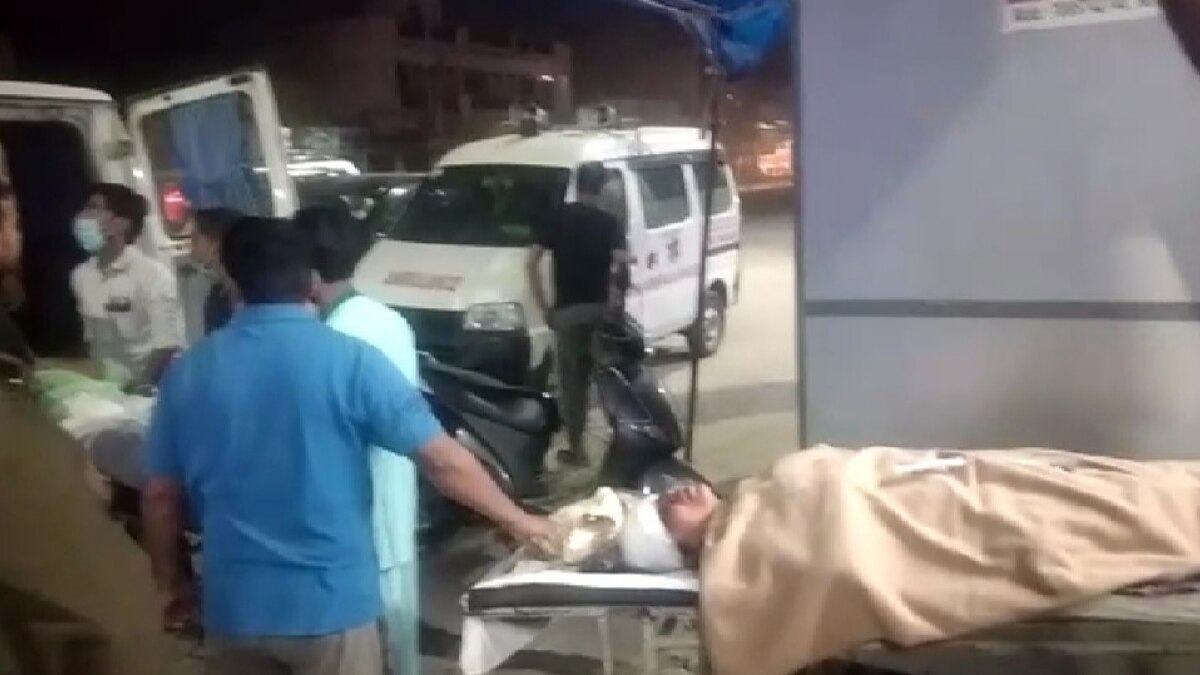 सड़क हादसे में 13 साल के एक लड़के की मौत हो गई (फोटो- आजतक)