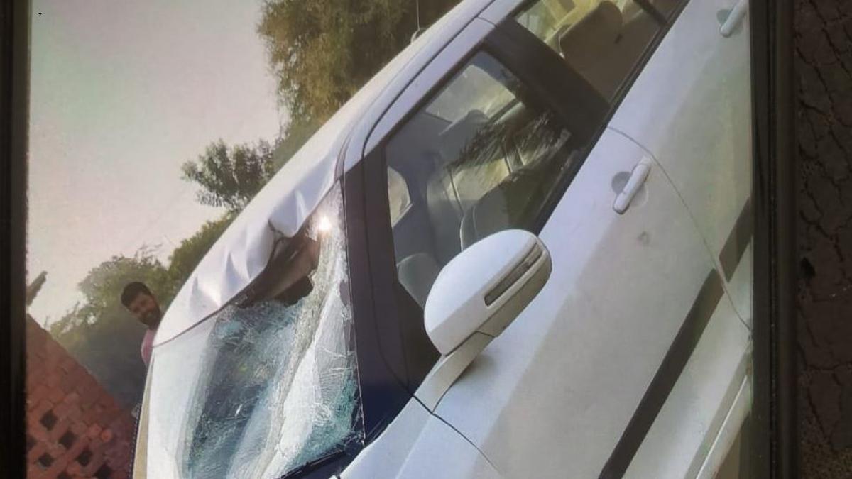 कार चालक ने साइकिल सवार को रौंदा (फोटो- आजतक) 