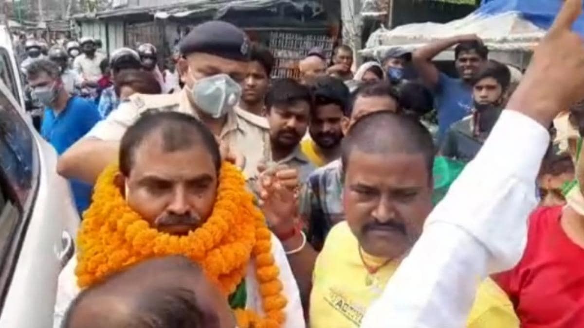 युवक की बेरहमी से हत्या, जंजीर में जकड़ा हुआ मिला शव.