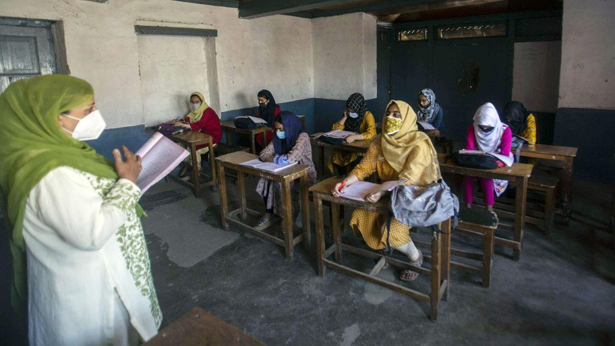 69000 teacher recruitment process begins in UP