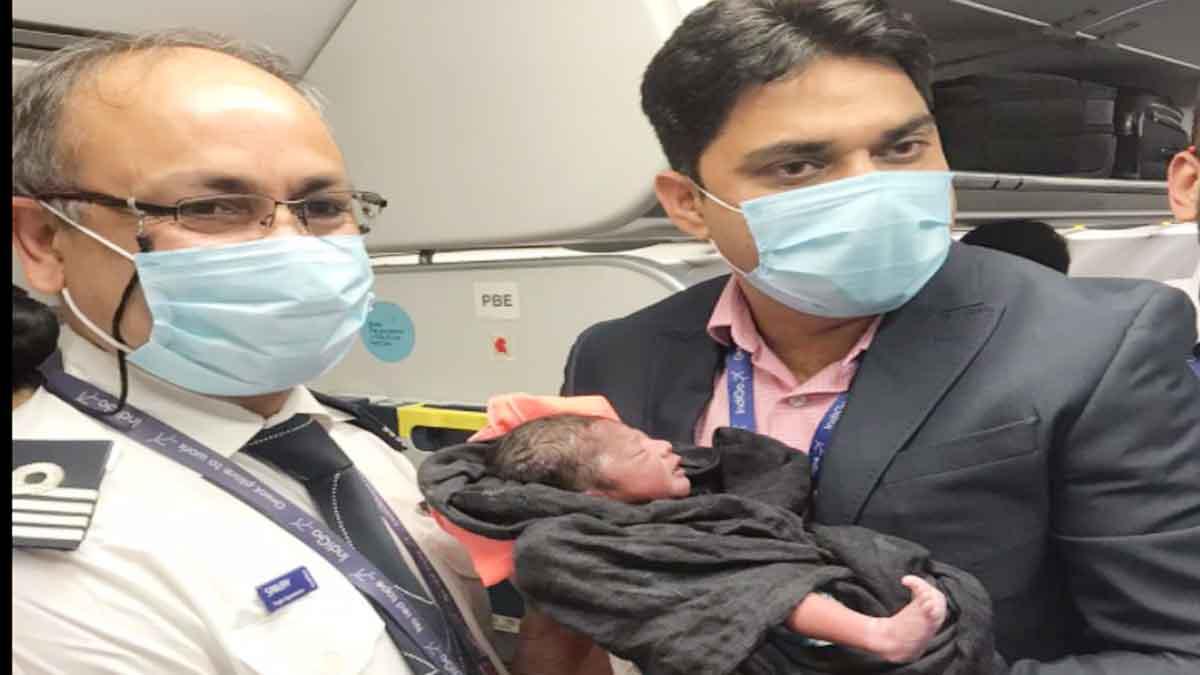 फ्लाइट में हुआ बच्चे का जन्म